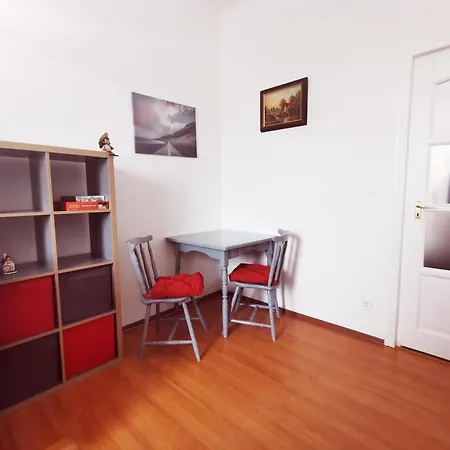 Jokai Apartment *
